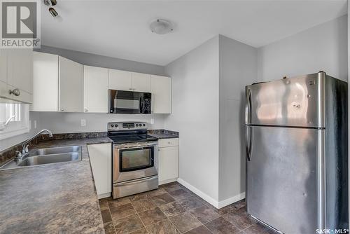 522 W Avenue S, Saskatoon, SK - Indoor Photo Showing Kitchen With Double Sink