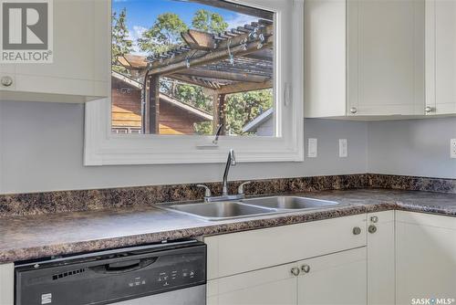 522 W Avenue S, Saskatoon, SK - Indoor Photo Showing Kitchen With Double Sink