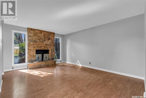 522 W Avenue S, Saskatoon, SK - Indoor Photo Showing Living Room With Fireplace