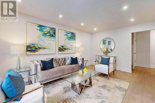 111 Hudson Crescent, Bradford West Gwillimbury, ON - Indoor Photo Showing Living Room