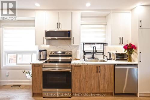 111 Hudson Crescent, Bradford West Gwillimbury, ON - Indoor Photo Showing Kitchen