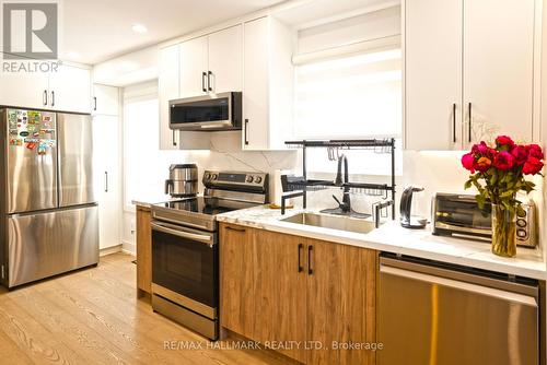 111 Hudson Crescent, Bradford West Gwillimbury, ON - Indoor Photo Showing Kitchen