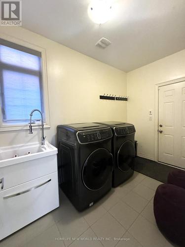 145 Fitzmaurice Drive, Vaughan, ON - Indoor Photo Showing Laundry Room