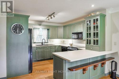 1390 Warminster Side Road, Oro-Medonte, ON - Indoor Photo Showing Kitchen With Double Sink