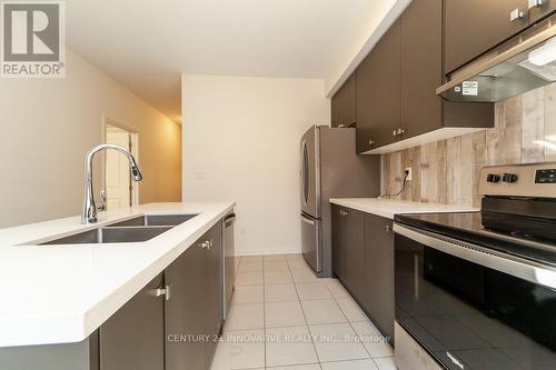 30 Lahey Crescent, Penetanguishene, ON - Indoor Photo Showing Kitchen With Double Sink