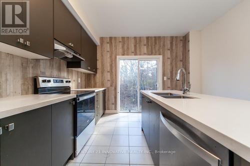 30 Lahey Crescent, Penetanguishene, ON - Indoor Photo Showing Kitchen With Double Sink With Upgraded Kitchen