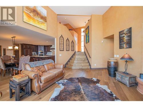 8595 Okanagan Landing Road, Vernon, BC - Indoor Photo Showing Living Room