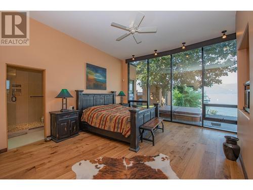 8595 Okanagan Landing Road, Vernon, BC - Indoor Photo Showing Bedroom