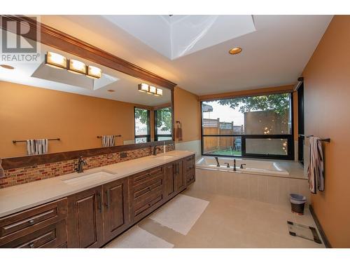 8595 Okanagan Landing Road, Vernon, BC - Indoor Photo Showing Bathroom