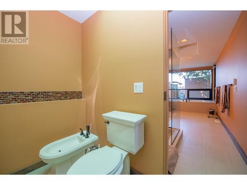 8595 Okanagan Landing Road, Vernon, BC - Indoor Photo Showing Bathroom