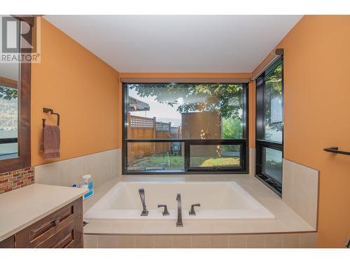 8595 Okanagan Landing Road, Vernon, BC - Indoor Photo Showing Bathroom