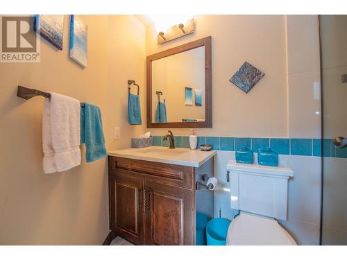 8595 Okanagan Landing Road, Vernon, BC - Indoor Photo Showing Bathroom