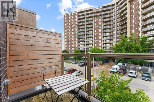 58 - 35 Applewood Lane, Toronto, ON - Outdoor