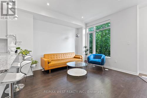 58 - 35 Applewood Lane, Toronto, ON - Indoor Photo Showing Living Room