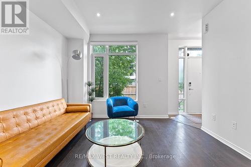 58 - 35 Applewood Lane, Toronto, ON - Indoor Photo Showing Living Room