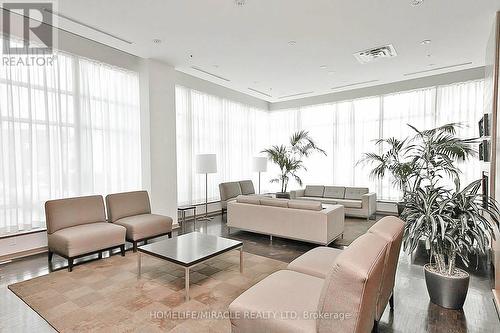 802 - 33 Elm Drive, Mississauga (Mississauga Valleys), ON - Indoor Photo Showing Living Room