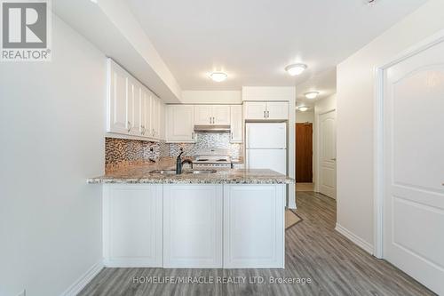 802 - 33 Elm Drive, Mississauga (Mississauga Valleys), ON - Indoor Photo Showing Kitchen