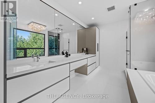 527 Taplow Crescent, Oakville, ON - Indoor Photo Showing Bathroom