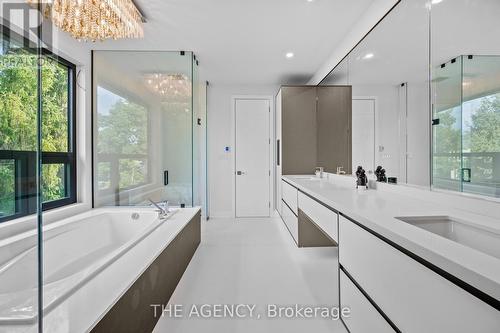 527 Taplow Crescent, Oakville, ON - Indoor Photo Showing Bathroom