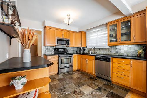 2479 Exeter Crescent, Burlington, ON - Indoor Photo Showing Kitchen With Double Sink