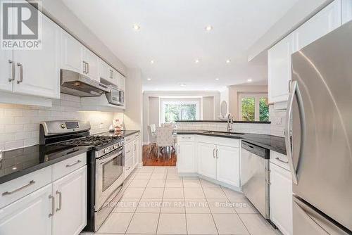 5522 Holbrook Road, Mississauga (Central Erin Mills), ON - Indoor Photo Showing Kitchen With Upgraded Kitchen