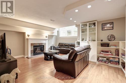 47C - 928 Queen Street W, Mississauga (Lorne Park), ON - Indoor Photo Showing Living Room With Fireplace