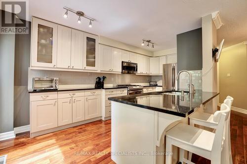 47C - 928 Queen Street W, Mississauga, ON - Indoor Photo Showing Kitchen With Stainless Steel Kitchen With Upgraded Kitchen