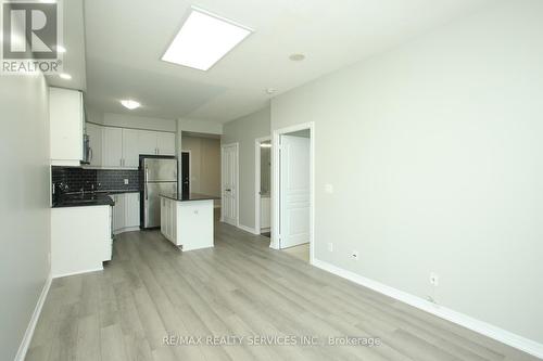 2807 - 223 Webb Drive, Mississauga, ON - Indoor Photo Showing Kitchen