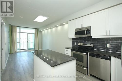 2807 - 223 Webb Drive, Mississauga, ON - Indoor Photo Showing Kitchen With Stainless Steel Kitchen With Upgraded Kitchen