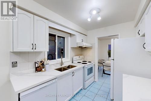 5525 Antrex Crescent, Mississauga (Hurontario), ON - Indoor Photo Showing Kitchen With Double Sink