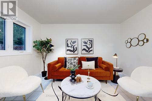 5525 Antrex Crescent, Mississauga (Hurontario), ON - Indoor Photo Showing Living Room