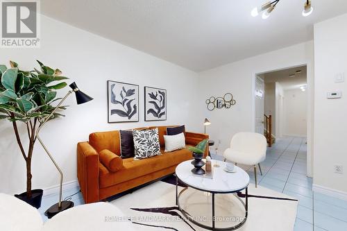 5525 Antrex Crescent, Mississauga, ON - Indoor Photo Showing Living Room