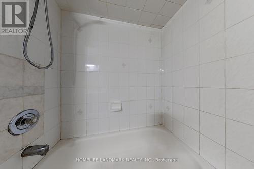 5525 Antrex Crescent, Mississauga (Hurontario), ON - Indoor Photo Showing Bathroom