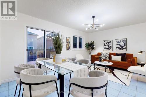 5525 Antrex Crescent, Mississauga (Hurontario), ON - Indoor Photo Showing Living Room