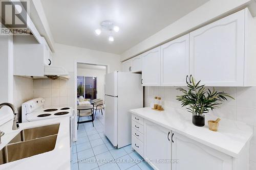 5525 Antrex Crescent, Mississauga, ON - Indoor Photo Showing Kitchen With Double Sink