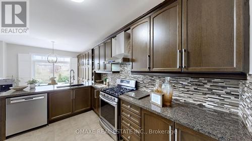 43 Larson Peak Road, Caledon, ON - Indoor Photo Showing Kitchen With Upgraded Kitchen