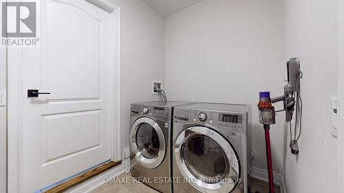 43 Larson Peak Road, Caledon, ON - Indoor Photo Showing Laundry Room