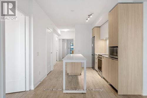 905 - 70 Annie Craig Drive, Toronto, ON - Indoor Photo Showing Kitchen