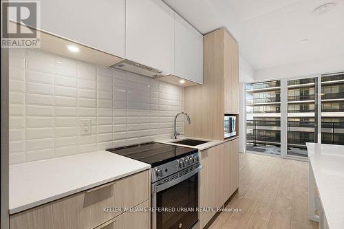 905 - 70 Annie Craig Drive, Toronto, ON - Indoor Photo Showing Kitchen