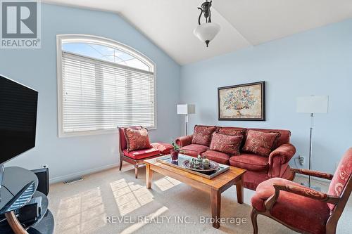 79 Macturnbull Drive, St. Catharines, ON - Indoor Photo Showing Living Room