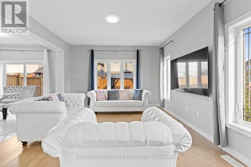 35 Waterbow Trail, Kitchener, ON - Indoor Photo Showing Living Room