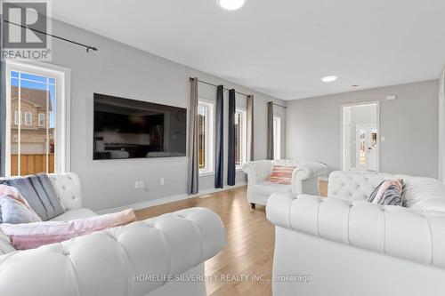 35 Waterbow Trail, Kitchener, ON - Indoor Photo Showing Living Room