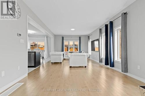 35 Waterbow Trail, Kitchener, ON - Indoor Photo Showing Living Room