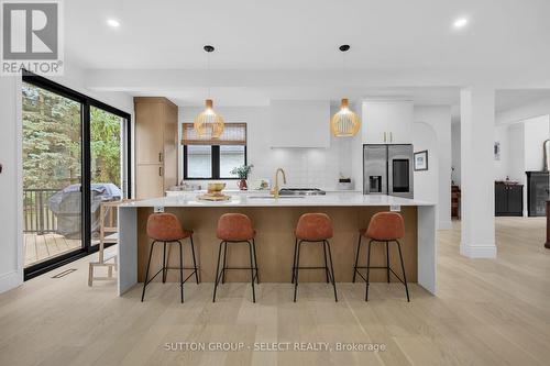 46 Exmoor Place, London, ON - Indoor Photo Showing Kitchen With Upgraded Kitchen