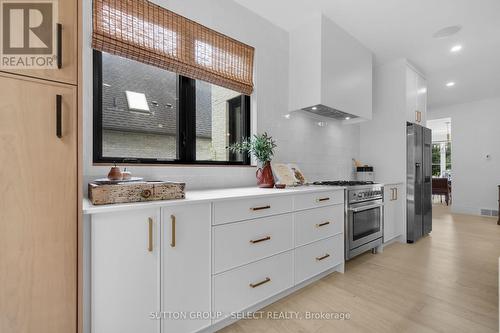 46 Exmoor Place, London, ON - Indoor Photo Showing Kitchen With Upgraded Kitchen