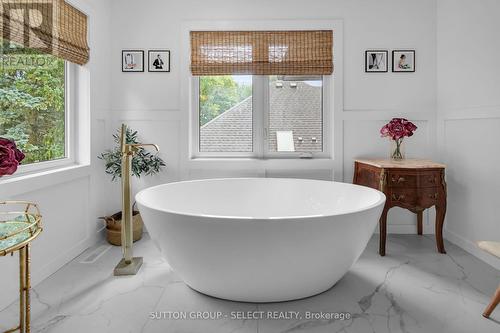 46 Exmoor Place, London, ON - Indoor Photo Showing Bathroom