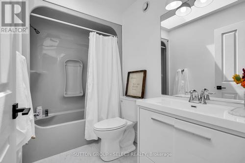 46 Exmoor Place, London, ON - Indoor Photo Showing Bathroom