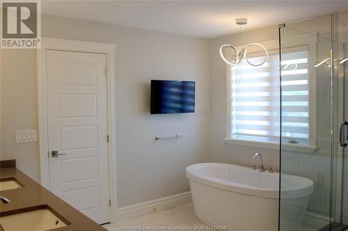 1866 Queens Valley Drive, Kingsville, ON - Indoor Photo Showing Bathroom