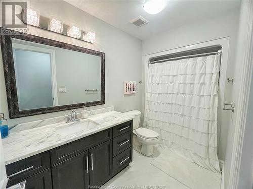 1866 Queens Valley Drive, Kingsville, ON - Indoor Photo Showing Bathroom