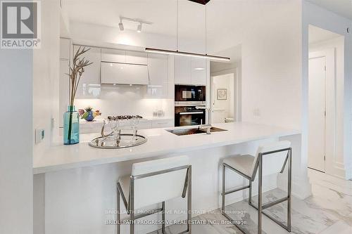 202 - 3 Southvale Drive, Toronto (Leaside), ON - Indoor Photo Showing Kitchen With Upgraded Kitchen